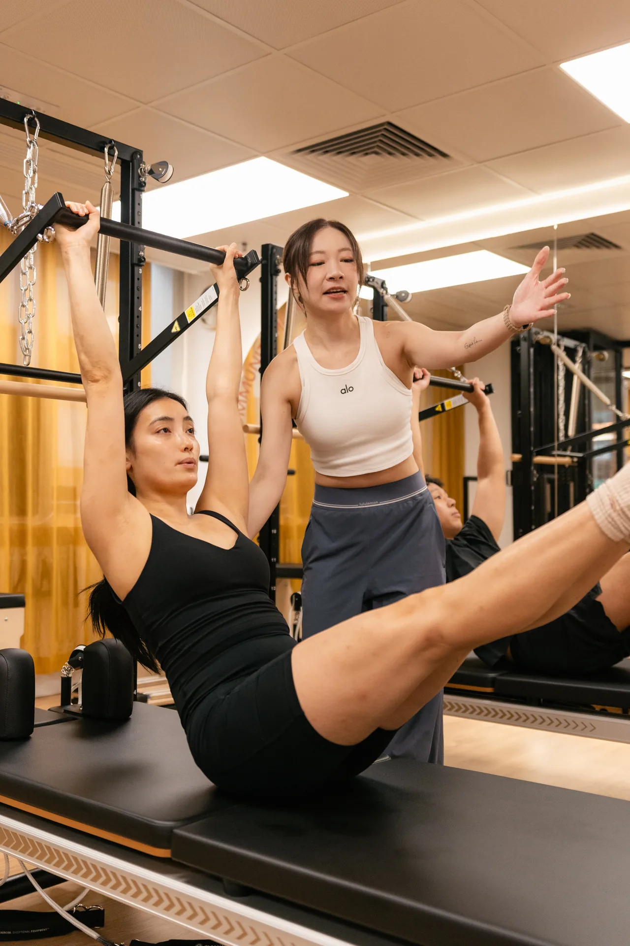 core-community-pilates-tower-guided-leg-lift-mgk-0047